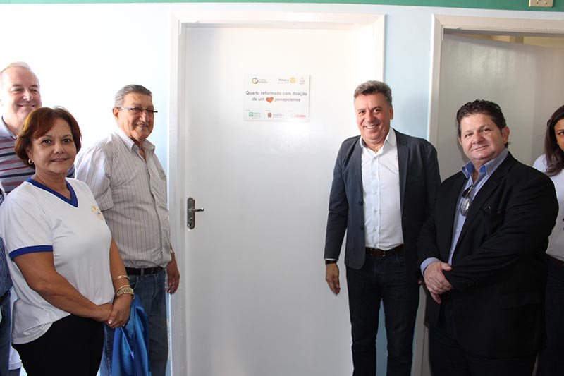 Rotary Clube entrega reforma de quartos da Santa Casa