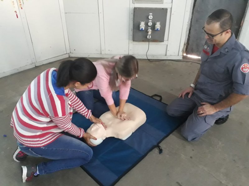 Mais de 800 profissionais fazem treinamento de primeiros socorros