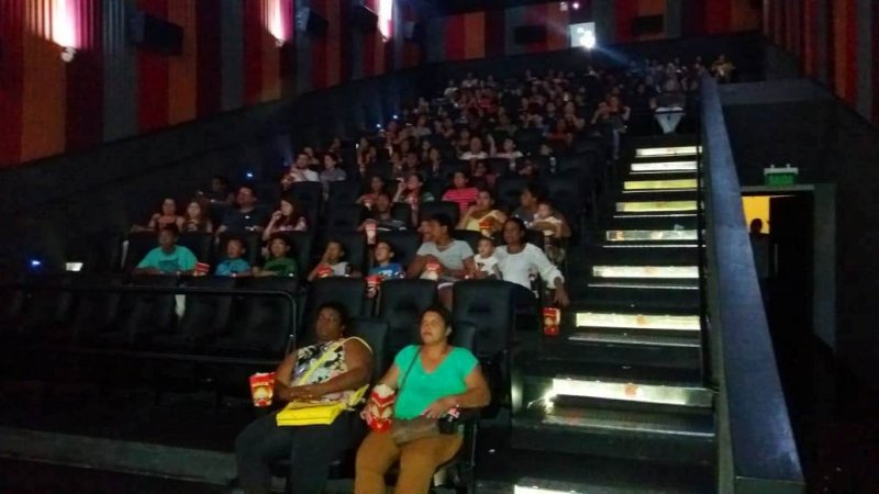 CRAS promove cinema nas férias para famílias assistidas