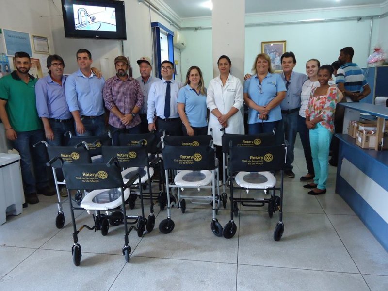 Santa Casa: Rotary XV de Março faz doação de cadeiras de banho