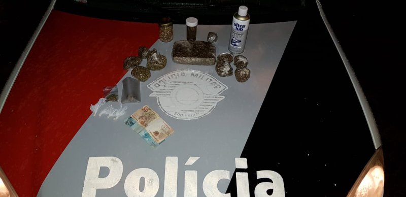 Dupla é presa com porções de maconha e cocaína