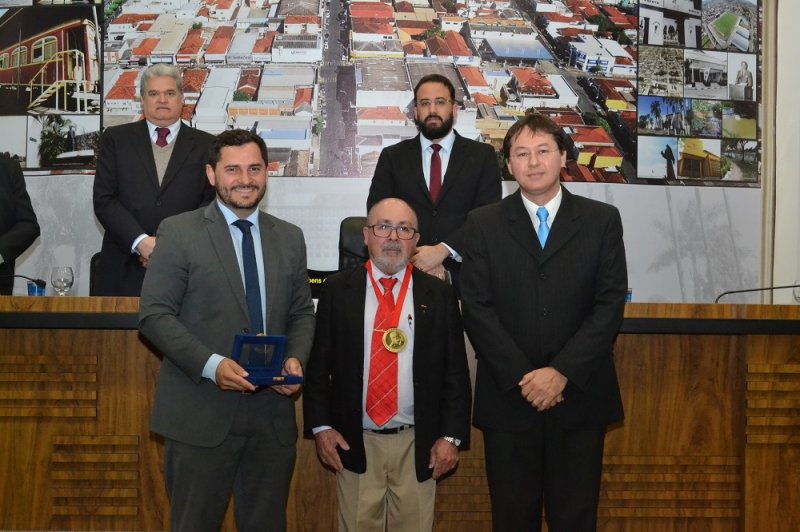 Advogado Jarbas Leal Marques da Silva recebe Medalha Rui Barbosa