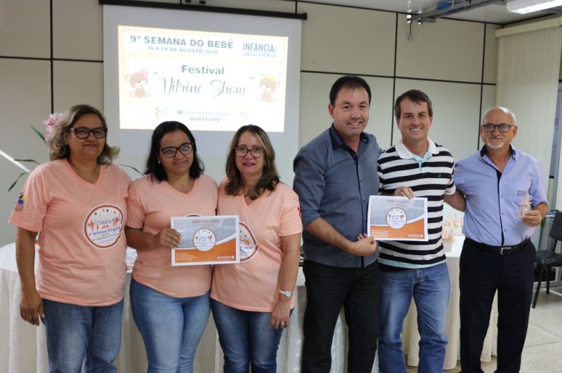 Lojas recebem certificados pela participação na Semana do Bebê