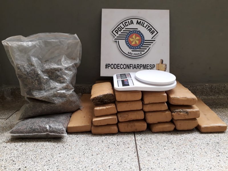PM encontra 16 tijolos de maconha em casa de Penápolis