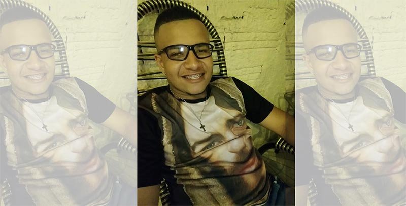 Estudante bate moto em muro e não sobrevive