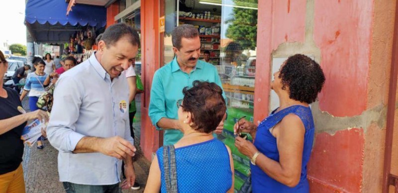Em Penápolis, deputado Itamar Borges visita empresa, caminha pelo comércio e recebe o apoio de lideranças e da população