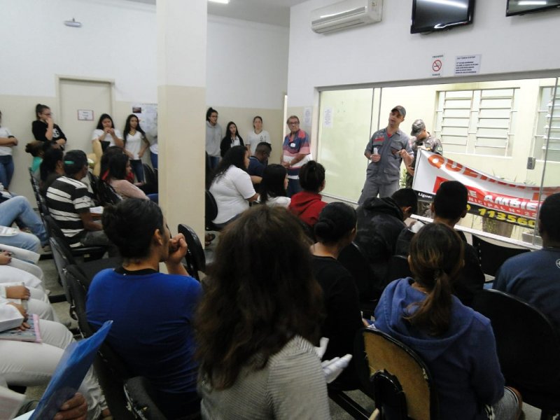 Corpo de Bombeiros alerta comunidade sobre queimadas