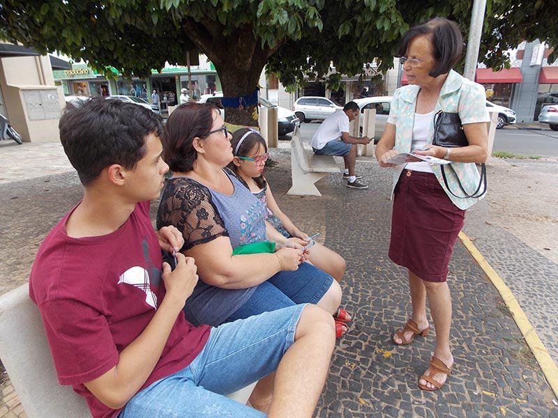 Edna Flor volta a Penápolis e relembra a adolescência