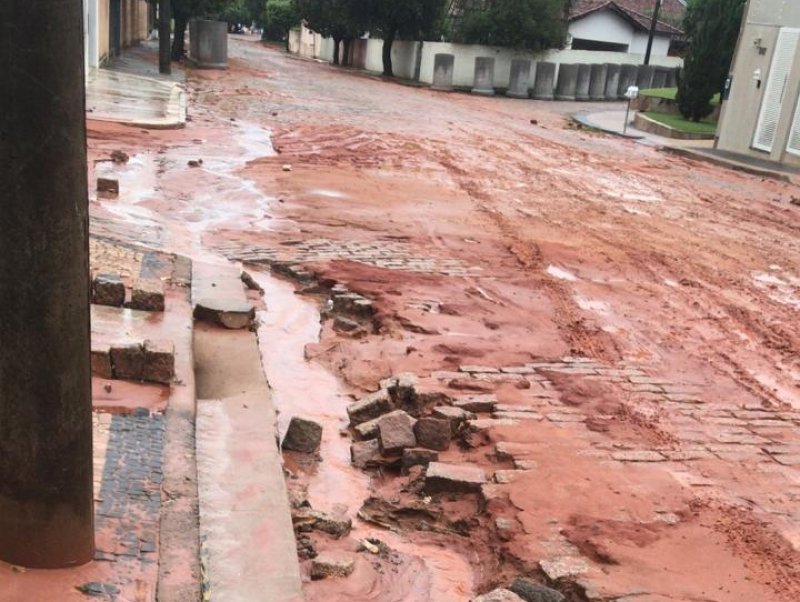 Câmara reforça cobrança contra transtornos com obras de galerias