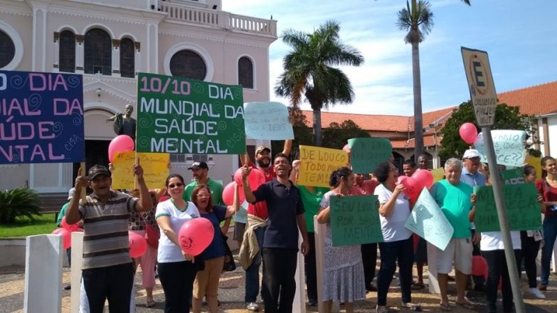 Equipe e usuários do Caps fazem conscientização sobre saúde mental