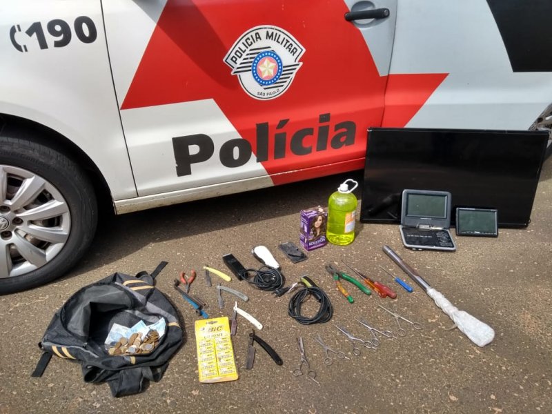 Servente é preso após furtar salão de cabeleireiro