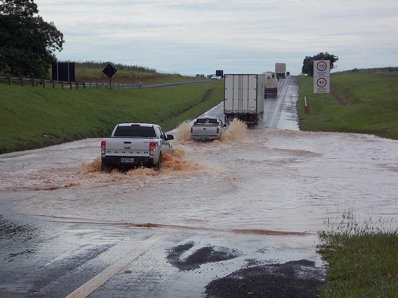 Alagamento em rodovia: MP quer informações sobre ponte na Marechal Rondon