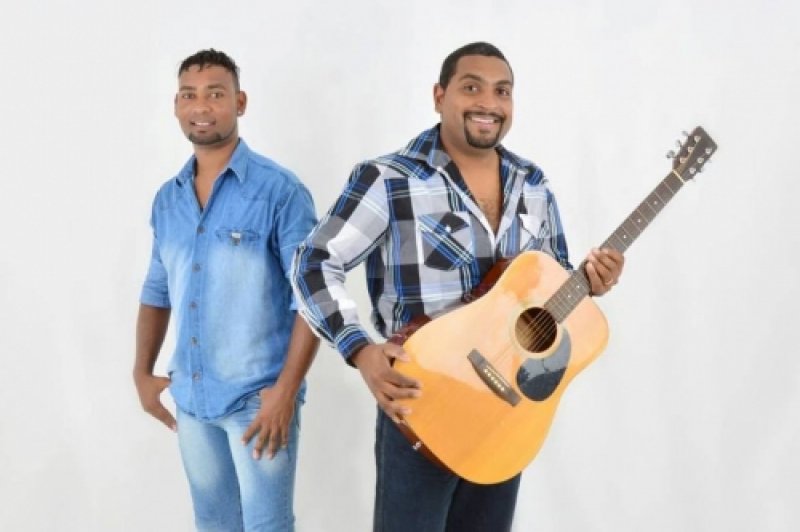 Amanhã tem Flashback e Bailão Sertanejo na praça Carlos Sampaio