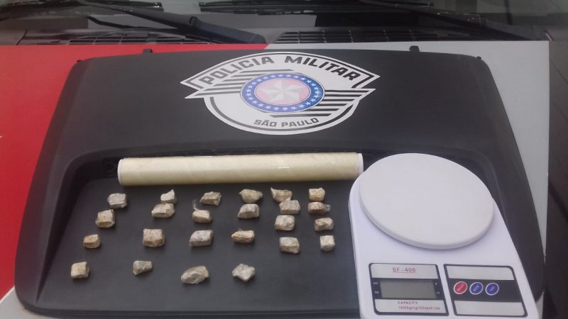 Polícia Militar prende acusado de tráfico no Jardim Del Rey