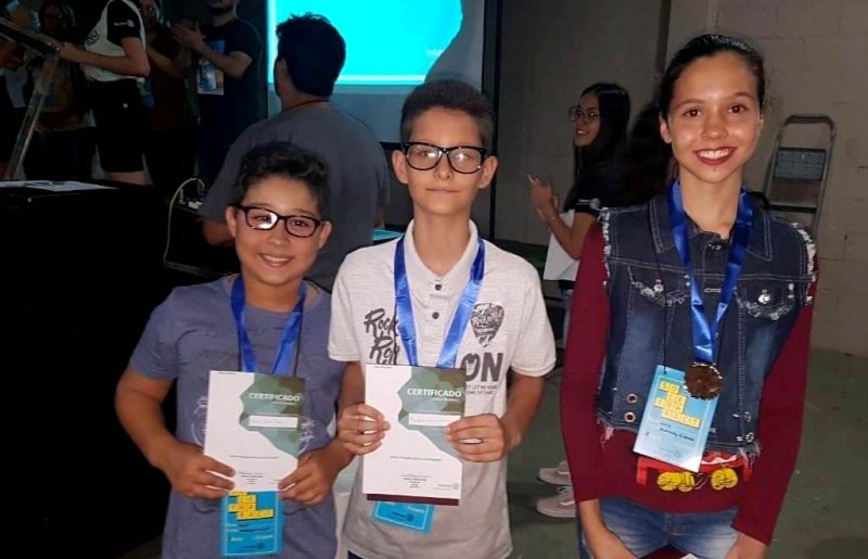 1º Soletraract: Aluna da Emef Montaha Ayub vence competição de soletração