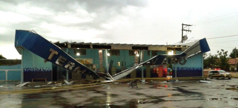 Chuva faz estrutura desabar na Rodoviária de Barbosa