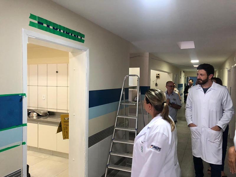 1ª turma de medicina da Funepe reforma posto de enfermagem da Santa Casa