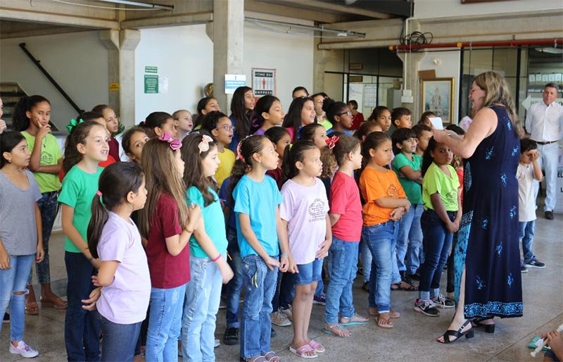 Alunos da EE Augusto Pereira de Moraes fazem cantata no Paço