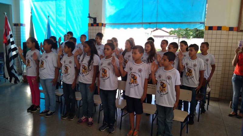 Alunos da rede municipal participam de formaturas do Proerd