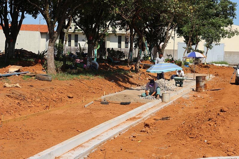 Revitalização: Praça João Casella recebe novo calçamento