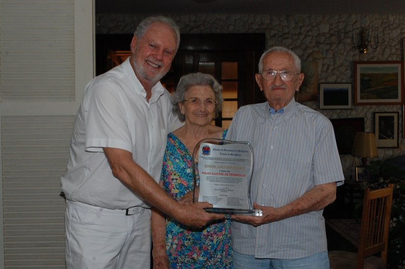 Edison João Geraissate recebe título de 