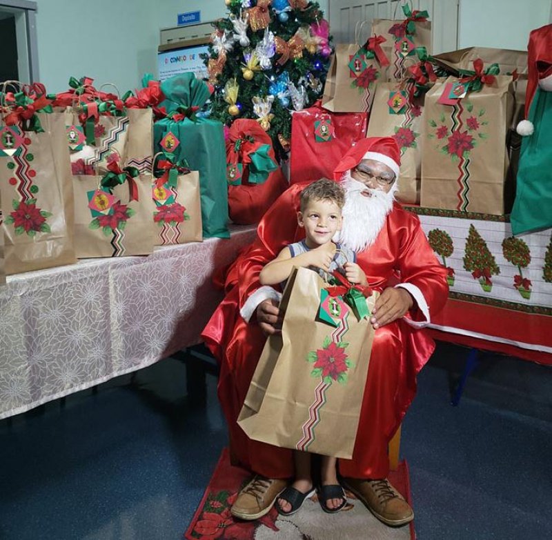 Natal solidário: Voluntários garantem presentes para crianças do Lactário
