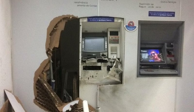 Bandidos tentam arrombar caixa eletrônico em Avanhandava