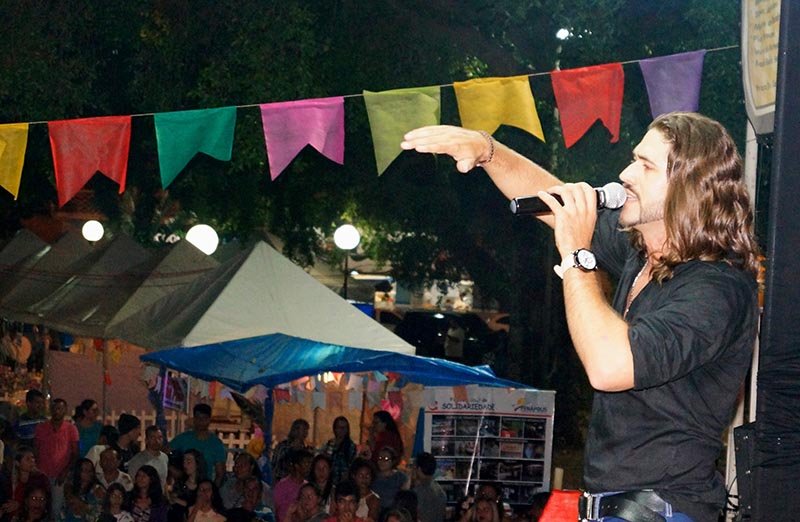 Réveillon: Festa anima Praça Carlos Sampaio na noite da virada