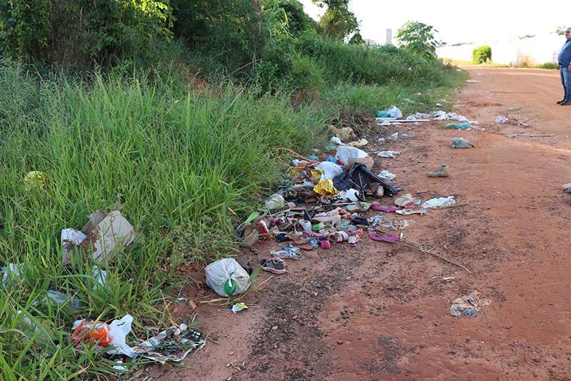 Jardim Pevi: Daep faz limpeza em ponto de descarte irregular de lixo