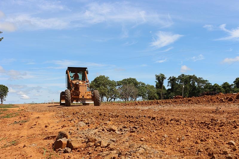 Obras: Estrada rural do Móia recebe cascalho