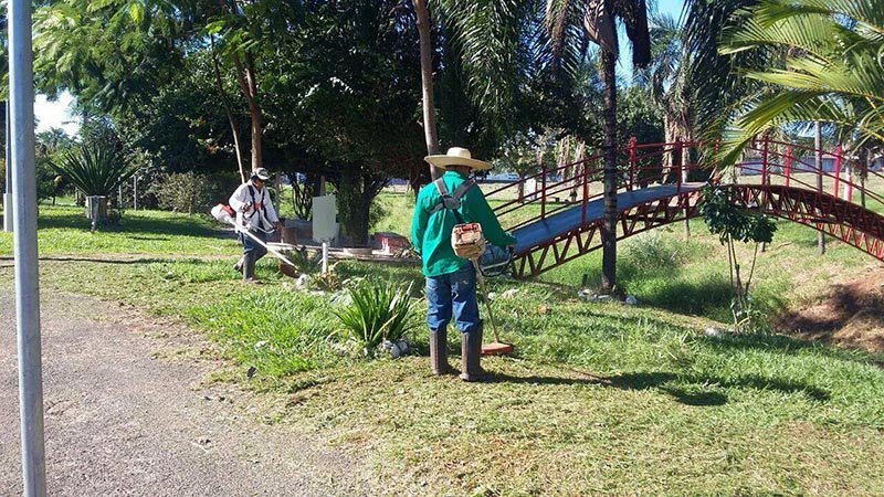 Parceria promove limpeza de praças e áreas públicas