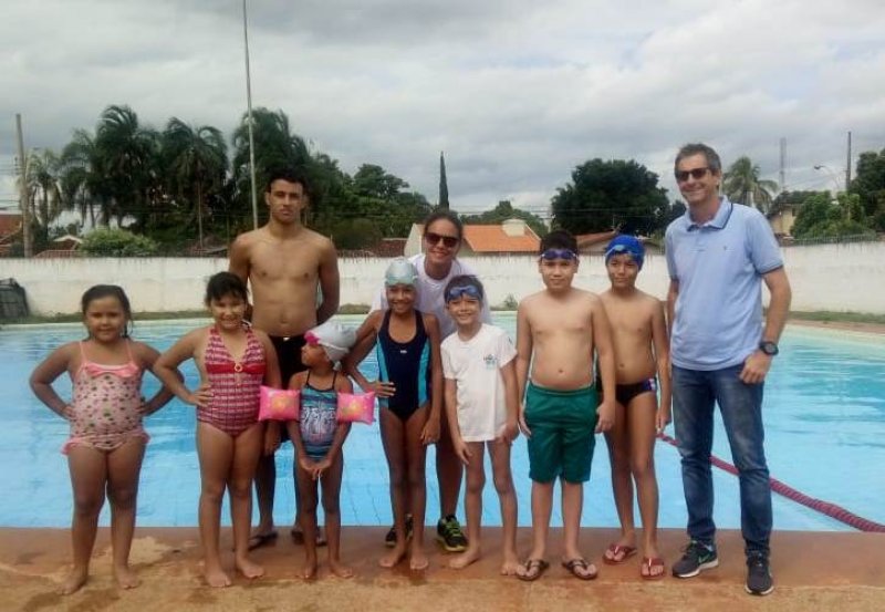 Secretaria de Esporte oferece aulas gratuitas de natação, alongamento e hidroginástica