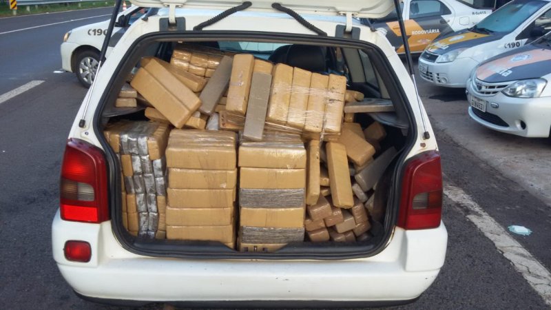 PM Rodoviária apreende mais de 400 tabletes de maconha