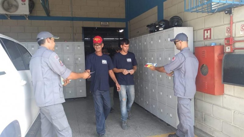 Campanha: Bombeiros fazem nova conscientização de trânsito seguro