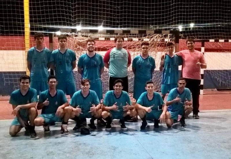 Aulas de handebol misto e voleibol masculino são oferecidas gratuitamente