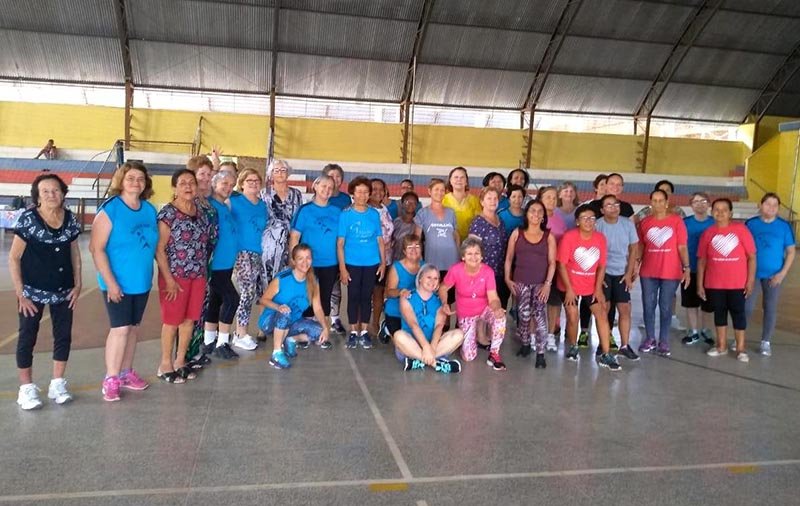 Alunas de alongamento e hidroginástica participam de confraternização