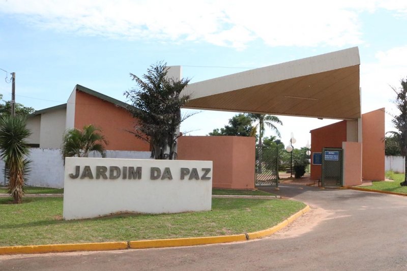 Cemitérios: Câmara pede informações sobre manutenção