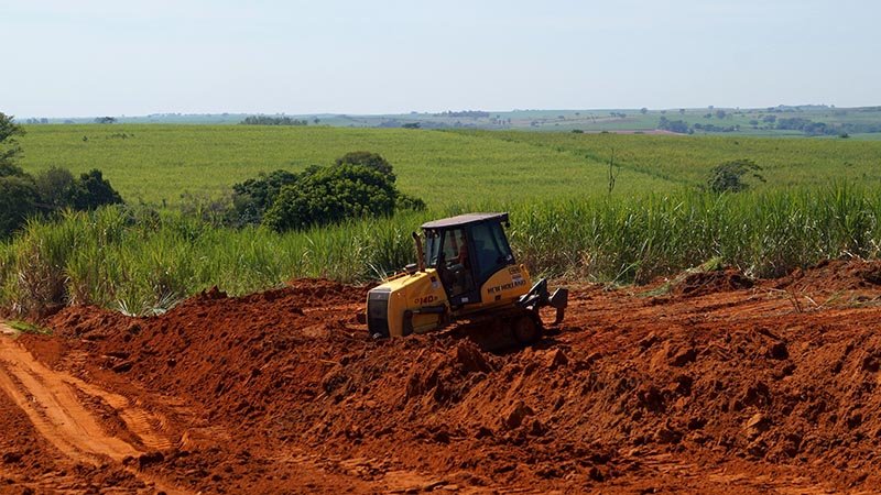 Prefeitura executa melhorias na estrada rural da Barra Bonita