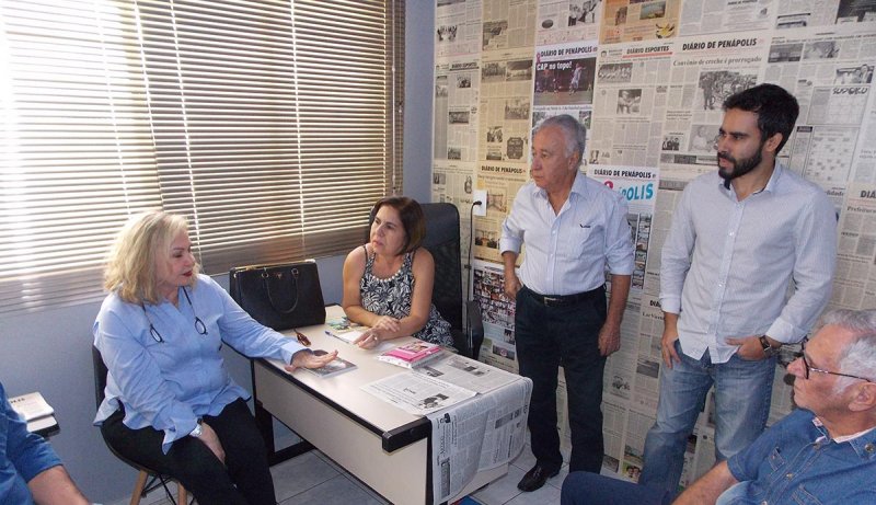 Atriz Pepita Rodriguez visita o DIÁRIO e fala de seu novo livro