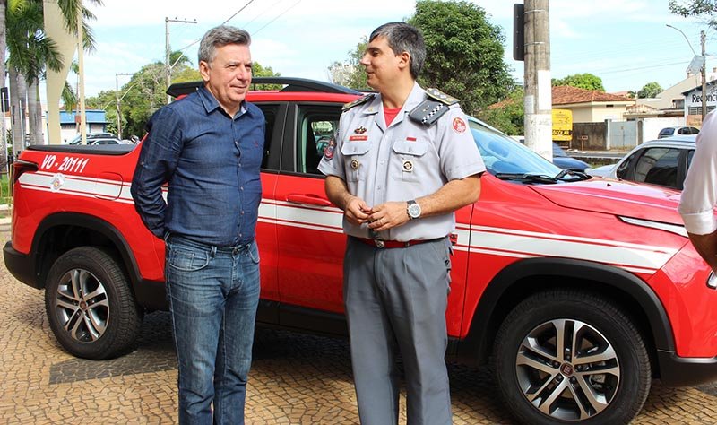 Prefeitura entrega novo veículo para o Corpo de Bombeiros
