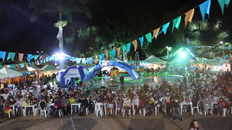 Praça Carlos Sampaio: Festa Junina anima o sábado em Penápolis
