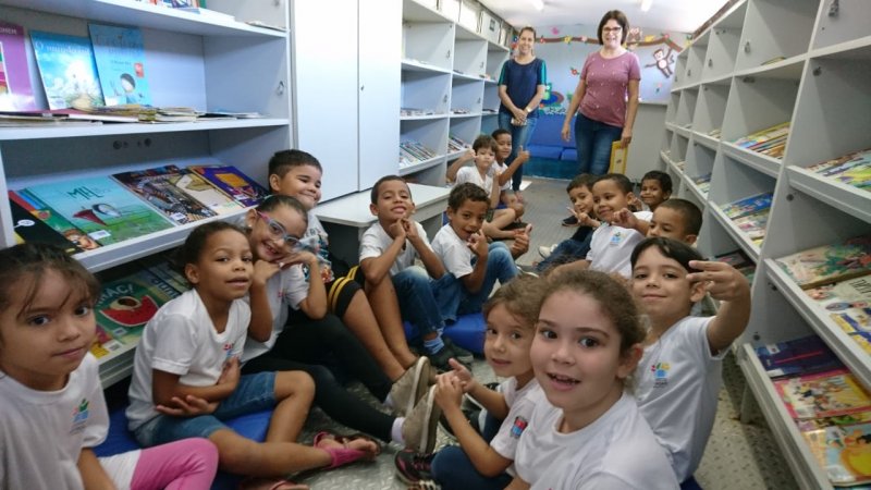 Após reforma, Livrônibus retoma atividades em escolas