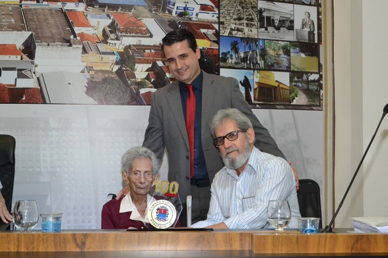 Câmara Municipal entrega Medalha Centenária para Maria de Jesus Paes