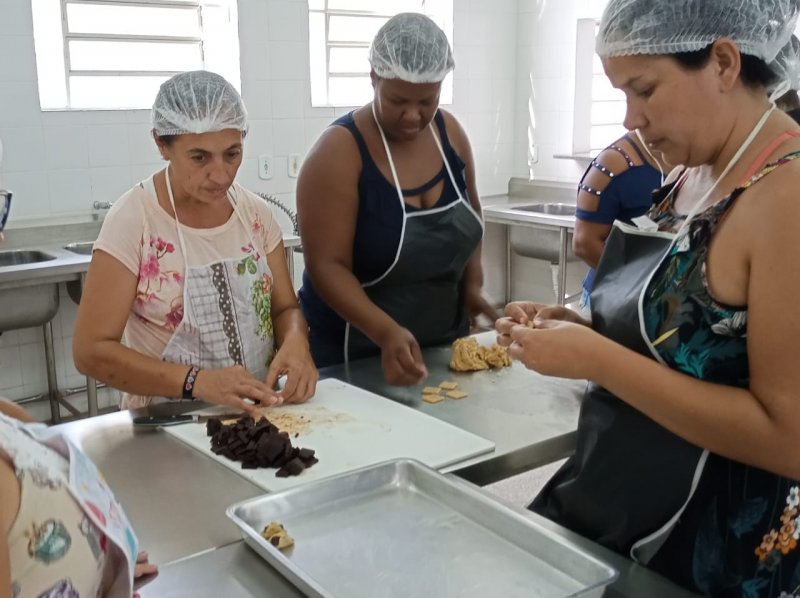 Em nova capacitação, Cras Planalto oferece aulas para confecção de biscoitos