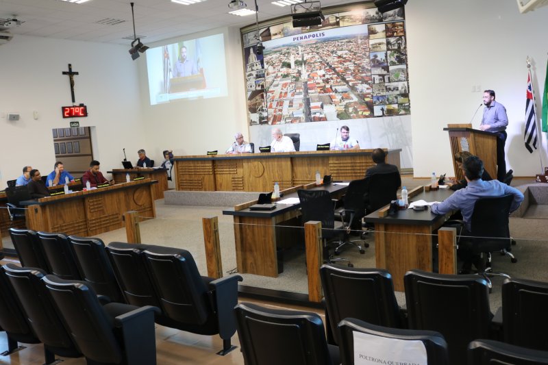 Câmara aprova dois projetos em sessão extraordinária