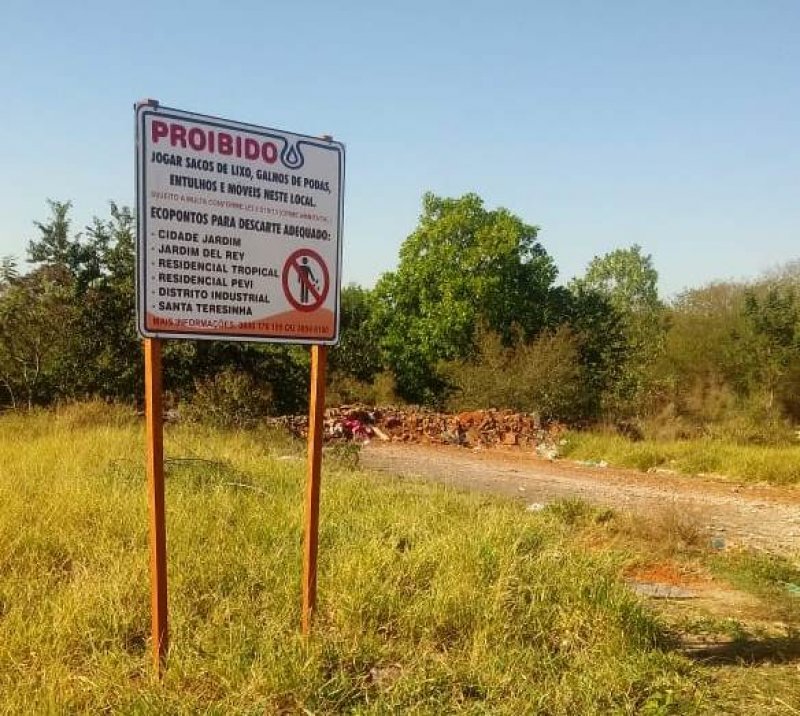 Para inibir o descarte incorreto, Daep instala novas placas de proibição