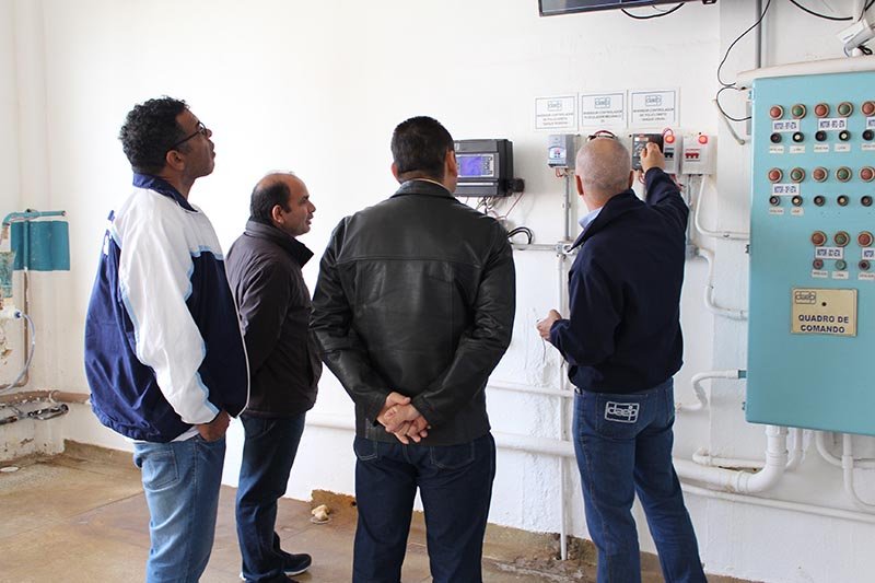 Comitiva de Ibiporã faz visita técnica no laboratório do Daep