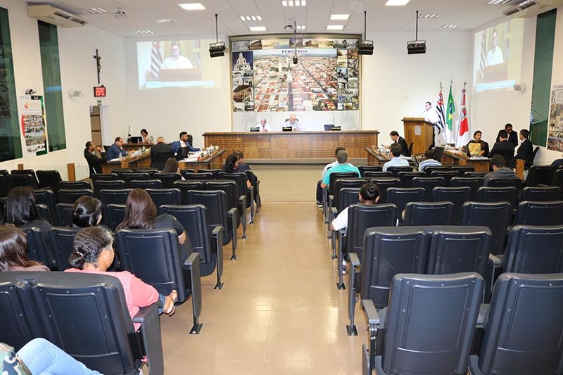 Câmara vota ajustes de imposto progressivo para grandes áreas
