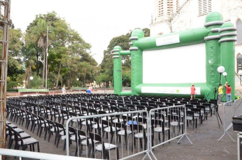 Domingo terá cinema grátis na Praça Carlos Sampaio