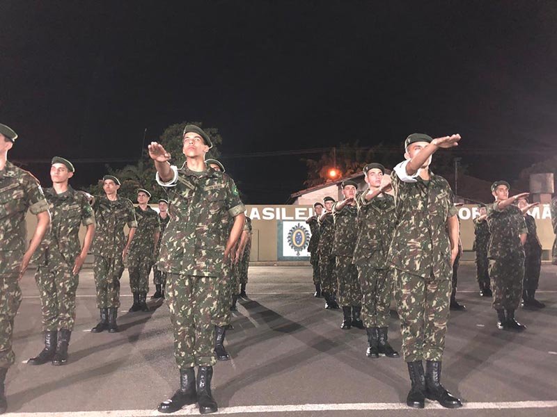 TG comemora Dia do Soldado e faz juramento à Bandeira